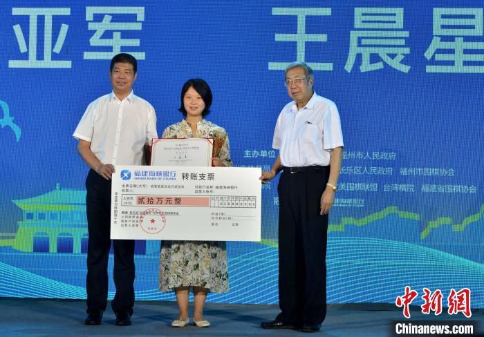 后面桥段中竹林追逐、对决等酷炫利落的招式同样夺人眼球，浓浓的侠探风破屏而出